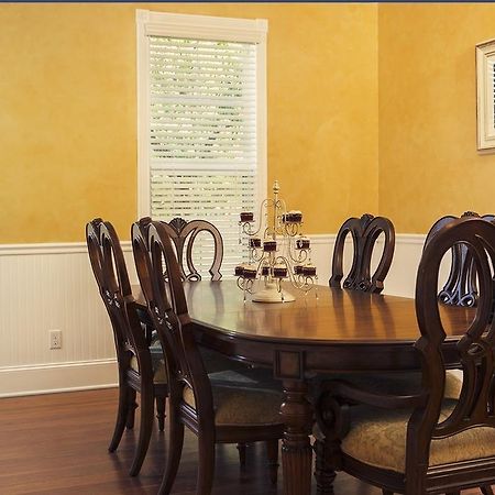 Red Velvet Inn Navasota ภายนอก รูปภาพ