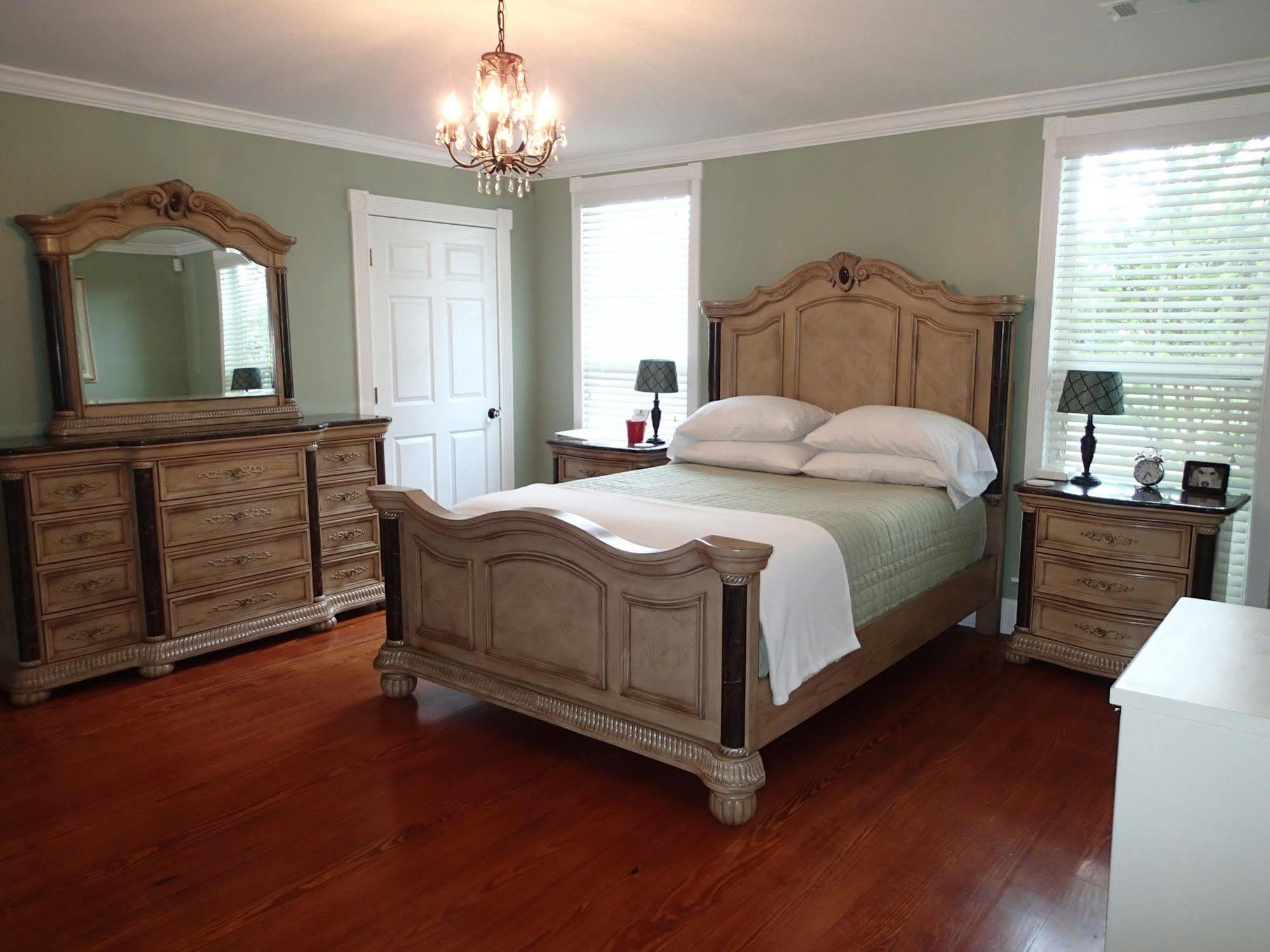 Red Velvet Inn Navasota ภายนอก รูปภาพ